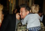 Amsterdam 28 januari 2015
Boekpresentatie Willeke Alberti in Carre.
Johnny de Mol reikt het eerste boek uit aan zijn moeder Willeke en Belinda Meuldijk die het boek geschreven heeft.
Ook zoon Kai  en zijn vrouw met zoon Finn zijn natuurlijk aanwezig
