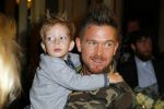 Amsterdam 28 januari 2015
Boekpresentatie Willeke Alberti in Carre.
Johnny de Mol reikt het eerste boek uit aan zijn moeder Willeke en Belinda Meuldijk die het boek geschreven heeft.
Ook zoon Kai  en zijn vrouw met zoon Finn zijn natuurlijk aanwezig