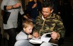 Amsterdam 28 januari 2015
Boekpresentatie Willeke Alberti in Carre.
Johnny de Mol reikt het eerste boek uit aan zijn moeder Willeke en Belinda Meuldijk die het boek geschreven heeft.
Ook zoon Kai  en zijn vrouw met zoon Finn zijn natuurlijk aanwezig