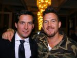 Amsterdam 28 januari 2015
Boekpresentatie Willeke Alberti in Carre.
Johnny de Mol reikt het eerste boek uit aan zijn moeder Willeke en Belinda Meuldijk die het boek geschreven heeft.
Ook zoon Kai  en zijn vrouw met zoon Finn zijn natuurlijk aanwezig