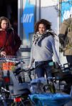 Uitdam/Amsterdam 17 januari 2015
Katja Schuurman rijdt met dochter Sammie van hun huis naar een landwinkel in Amsterdam waar ze samen boodschappen doen.
