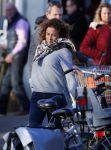 Uitdam/Amsterdam 17 januari 2015
Katja Schuurman rijdt met dochter Sammie van hun huis naar een landwinkel in Amsterdam waar ze samen boodschappen doen.