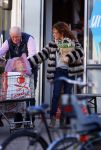 Uitdam/Amsterdam 17 januari 2015
Katja Schuurman rijdt met dochter Sammie van hun huis naar een landwinkel in Amsterdam waar ze samen boodschappen doen.