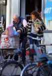 Uitdam/Amsterdam 17 januari 2015
Katja Schuurman rijdt met dochter Sammie van hun huis naar een landwinkel in Amsterdam waar ze samen boodschappen doen.