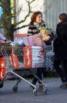 Uitdam/Amsterdam 17 januari 2015
Katja Schuurman rijdt met dochter Sammie van hun huis naar een landwinkel in Amsterdam waar ze samen boodschappen doen.
