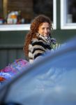Uitdam/Amsterdam 17 januari 2015
Katja Schuurman rijdt met dochter Sammie van hun huis naar een landwinkel in Amsterdam waar ze samen boodschappen doen.