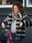 Uitdam/Amsterdam 17 januari 2015
Katja Schuurman rijdt met dochter Sammie van hun huis naar een landwinkel in Amsterdam waar ze samen boodschappen doen.