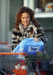 Uitdam/Amsterdam 17 januari 2015
Katja Schuurman rijdt met dochter Sammie van hun huis naar een landwinkel in Amsterdam waar ze samen boodschappen doen.