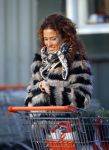 Uitdam/Amsterdam 17 januari 2015
Katja Schuurman rijdt met dochter Sammie van hun huis naar een landwinkel in Amsterdam waar ze samen boodschappen doen.
