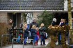 Uitdam - Zuiderwoude 29 januari 2015
De vader van Katja Schuurman haaltr zijn kleindochter Sammie op van school.