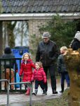 Uitdam - Zuiderwoude 29 januari 2015
De vader van Katja Schuurman haaltr zijn kleindochter Sammie op van school.