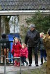 Uitdam - Zuiderwoude 29 januari 2015
De vader van Katja Schuurman haaltr zijn kleindochter Sammie op van school.