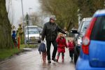 Uitdam - Zuiderwoude 29 januari 2015
De vader van Katja Schuurman haaltr zijn kleindochter Sammie op van school.