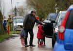 Uitdam - Zuiderwoude 29 januari 2015
De vader van Katja Schuurman haaltr zijn kleindochter Sammie op van school.