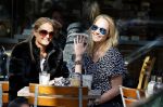 Amsterdam 24 mart 2014
Kimberly en Stephanie Klaver op terras.