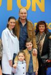 Amsterdam 8 februari 2015
Premiere Paddington in Pathe Arena met stemmencast Beau v Erven Dorens en Lange Frans.
Lange Frans met Ex danielle v Aalderen zij n kinderen en moeder en schoonmoeder