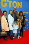 Amsterdam 8 februari 2015
Premiere Paddington in Pathe Arena met stemmencast Beau v Erven Dorens en Lange Frans.
Lange Frans met Ex danielle v Aalderen zij n kinderen en moeder en schoonmoeder