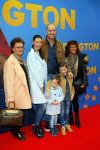 Amsterdam 8 februari 2015
Premiere Paddington in Pathe Arena met stemmencast Beau v Erven Dorens en Lange Frans.
Lange Frans met Ex danielle v Aalderen zij n kinderen en moeder en schoonmoeder