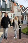 Volendam 8 februari 2015
Monique Smit zwanger met haar vriend Martijn in Volendam.