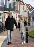 Volendam 8 februari 2015
Monique Smit zwanger met haar vriend Martijn in Volendam.