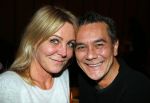 Amsterdam 26 januari 2015
CD presentatie Angela Groothuizen in people's place.
Angela treedt op met dochter Nona en haar andere dochter Lola filmt het concert.
Man Rob Mooij is natuurlijk ook aanwezig.
Nick v Ormondt