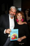 Amsterdam 4 februari 2015  
Boek presentatie van Patty Harpenau. Evert Santegoeds reikt het eerste boek uit.
Patty heeft het samen met Otto Haan gemaakt.