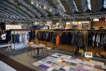 Amsterdam 26 januari 2015
Winston Post draait als dj op de buddha to buddha stand op de modefabriek in de rai.
Goldbergh van Sandra Peet heeft een mooie stand.
Portare heeft twee neiwue merken. Pierre v Hooijdonk staat er met Metro Sneakers.
Mooie container als stand en Goosecraft heeft een hele mooie stand.