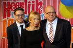 Breda 1 februari 2015
Premiere Heerlijk duurt het langst in het chasse theater.
Ruud De Graaf, Hans Cornelissen en Suzanne van Dommelen met partners
