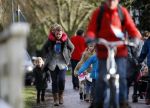 Zuiderwoude 9 februari 2015
Thijs Romer haalt dochter Sammie van school
