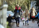 Zuiderwoude 9 februari 2015
Thijs Romer haalt dochter Sammie van school