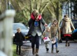 Zuiderwoude 9 februari 2015
Thijs Romer haalt dochter Sammie van school