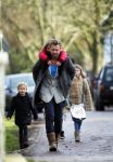 Zuiderwoude 9 februari 2015
Thijs Romer haalt dochter Sammie van school