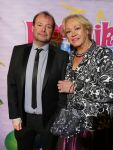 Breda 1 februari 2015
Premiere Heerlijk duurt het langst in het chasse theater.
Viola Holt met zoon