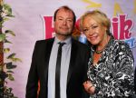 Breda 1 februari 2015
Premiere Heerlijk duurt het langst in het chasse theater.
Viola Holt met zoon