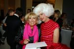 Amsterdam 28 januari 2015
Boekpresentatie Willeke Alberti in Carre.
Johnny de Mol reikt het eerste boek uit aan zijn moeder Willeke en Belinda Meuldijk die het boek geschreven heeft.
Ook zoon Kai  en zijn vrouw met zoon Finn zijn natuurlijk aanwezig