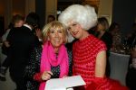 Amsterdam 28 januari 2015
Boekpresentatie Willeke Alberti in Carre.
Johnny de Mol reikt het eerste boek uit aan zijn moeder Willeke en Belinda Meuldijk die het boek geschreven heeft.
Ook zoon Kai  en zijn vrouw met zoon Finn zijn natuurlijk aanwezig