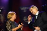 Amsterdam 2 februari 2015
Willeke Alberti viert haar 60 jarig artiesten jubileum in Carre en haar 70e verjaardag.
Willeke krijgt van burgemeester Eberhard v d Laan onderscheiding en een brief van Koningin Maxima