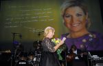 Amsterdam 2 februari 2015
Willeke Alberti viert haar 60 jarig artiesten jubileum in Carre en haar 70e verjaardag.
Willeke krijgt van burgemeester Eberhard v d Laan onderscheiding en een brief van Koningin Maxima