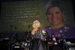 Amsterdam 2 februari 2015
Willeke Alberti viert haar 60 jarig artiesten jubileum in Carre en haar 70e verjaardag.
Willeke krijgt van burgemeester Eberhard v d Laan onderscheiding en een brief van Koningin Maxima