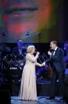 Amsterdam 2 februari 2015
Willeke Alberti viert haar 60 jarig artiesten jubileum in Carre en haar 70e verjaardag.
Willeke met zoon Johnny de Mol
