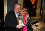 Amsterdam 28 januari 2015
Boekpresentatie Willeke Alberti in Carre.
Johnny de Mol reikt het eerste boek uit aan zijn moeder Willeke en Belinda Meuldijk die het boek geschreven heeft.
Ook zoon Kai  en zijn vrouw met zoon Finn zijn natuurlijk aanwezig
Willeke met broer Tonny