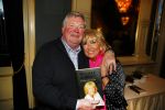 Amsterdam 28 januari 2015
Boekpresentatie Willeke Alberti in Carre.
Johnny de Mol reikt het eerste boek uit aan zijn moeder Willeke en Belinda Meuldijk die het boek geschreven heeft.
Ook zoon Kai  en zijn vrouw met zoon Finn zijn natuurlijk aanwezig
Willeke met broer Tonny