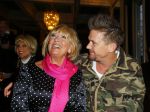 Amsterdam 28 januari 2015
Boekpresentatie Willeke Alberti in Carre.
Johnny de Mol reikt het eerste boek uit aan zijn moeder Willeke en Belinda Meuldijk die het boek geschreven heeft.
Ook zoon Kai  en zijn vrouw met zoon Finn zijn natuurlijk aanwezig