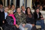 Amsterdam 28 januari 2015
Boekpresentatie Willeke Alberti in Carre.
Johnny de Mol reikt het eerste boek uit aan zijn moeder Willeke en Belinda Meuldijk die het boek geschreven heeft.
Ook zoon Kai  en zijn vrouw met zoon Finn zijn natuurlijk aanwezig