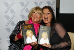 Amsterdam 28 januari 2015
Boekpresentatie Willeke Alberti in Carre.
Johnny de Mol reikt het eerste boek uit aan zijn moeder Willeke en Belinda Meuldijk die het boek geschreven heeft.
Ook zoon Kai  en zijn vrouw met zoon Finn zijn natuurlijk aanwezig