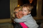Amsterdam 28 januari 2015
Boekpresentatie Willeke Alberti in Carre.
Johnny de Mol reikt het eerste boek uit aan zijn moeder Willeke en Belinda Meuldijk die het boek geschreven heeft.
Ook zoon Kai  en zijn vrouw met zoon Finn zijn natuurlijk aanwezig