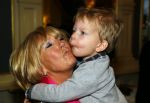 Amsterdam 28 januari 2015
Boekpresentatie Willeke Alberti in Carre.
Johnny de Mol reikt het eerste boek uit aan zijn moeder Willeke en Belinda Meuldijk die het boek geschreven heeft.
Ook zoon Kai  en zijn vrouw met zoon Finn zijn natuurlijk aanwezig