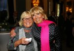 Amsterdam 28 januari 2015
Boekpresentatie Willeke Alberti in Carre.
Johnny de Mol reikt het eerste boek uit aan zijn moeder Willeke en Belinda Meuldijk die het boek geschreven heeft.
Ook zoon Kai  en zijn vrouw met zoon Finn zijn natuurlijk aanwezig
Jeroen en Herma Krabbe