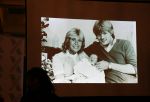 Amsterdam 28 januari 2015
Boekpresentatie Willeke Alberti in Carre.
Johnny de Mol reikt het eerste boek uit aan zijn moeder Willeke en Belinda Meuldijk die het boek geschreven heeft.
Ook zoon Kai  en zijn vrouw met zoon Finn zijn natuurlijk aanwezig
Foto Willeke en Soren op scherm