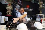 Amsterdam 26 januari 2015
Winston Post draait als dj op de buddha to buddha stand op de modefabriek in de rai.
Goldbergh van Sandra Peet heeft een mooie stand.
Portare heeft twee neiwue merken. Pierre v Hooijdonk staat er met Metro Sneakers.
Mooie container als stand en Goosecraft heeft een hele mooie stand.
